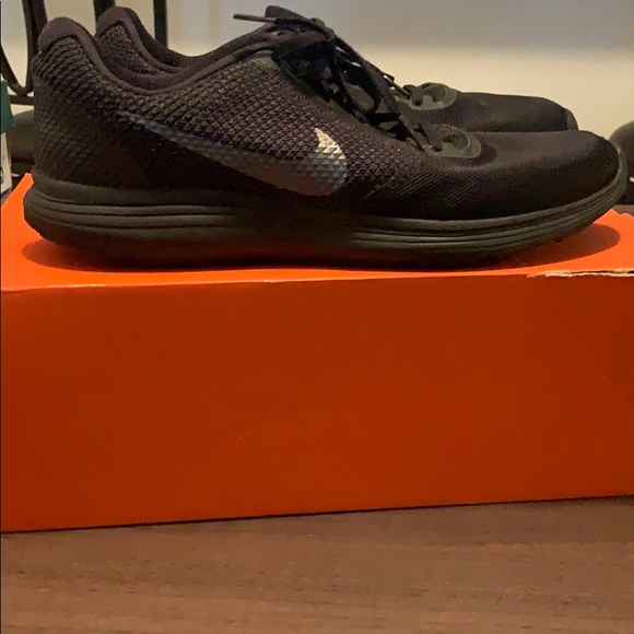 Nike Revolution 3 - Picture 4 of 5
